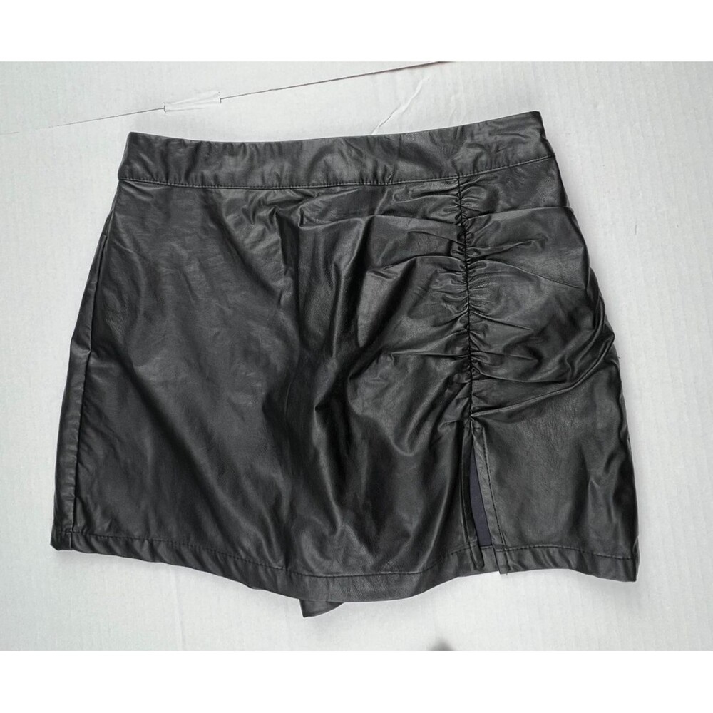 Cotton Candy LA Women’s M Black Faux Leather Ruched Skort Mini Skirt